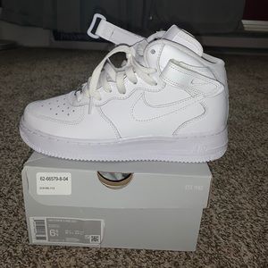 Air Force 1s Mid